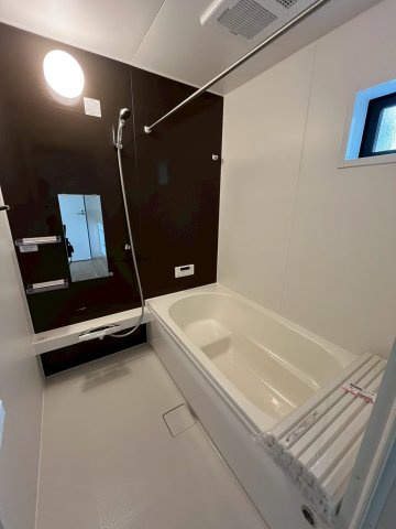 堺市北区野遠町　新築戸建て全一棟の浴室|浴室乾燥機付き