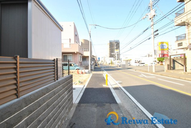 新築戸建　茅ヶ崎市茅ヶ崎の前面道路含む現地写真