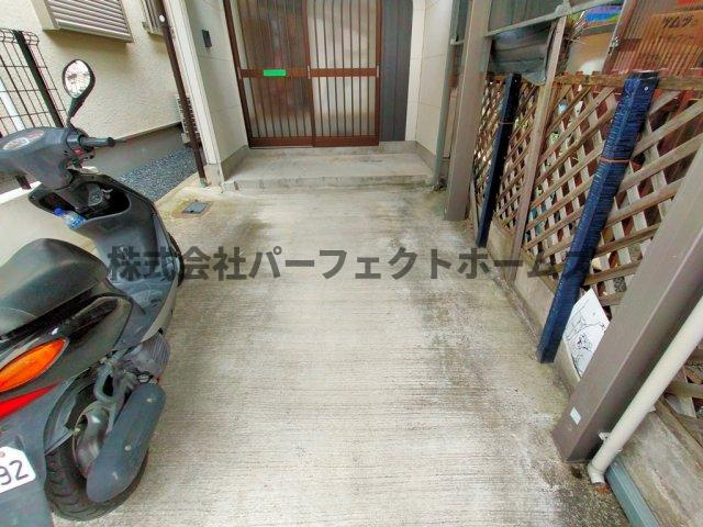 宮之阪3丁目平家の駐車場|駐車スペースもあります
