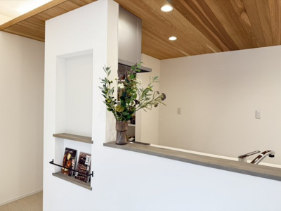 【その他】 | 滝寺建売 | リビングから見たキッチン。マグネットボートになっています。