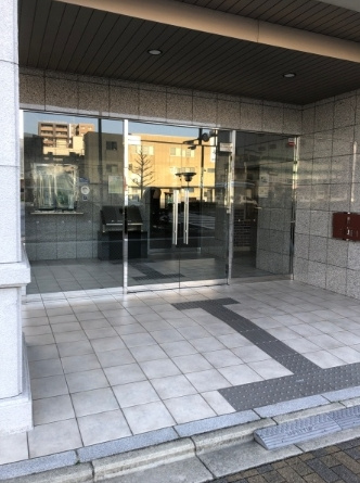 ローレルコート三条堀川のエントランス