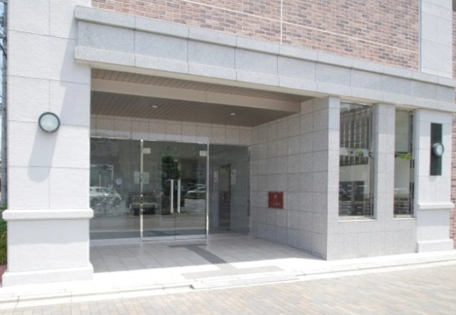 ローレルコート三条堀川のエントランス