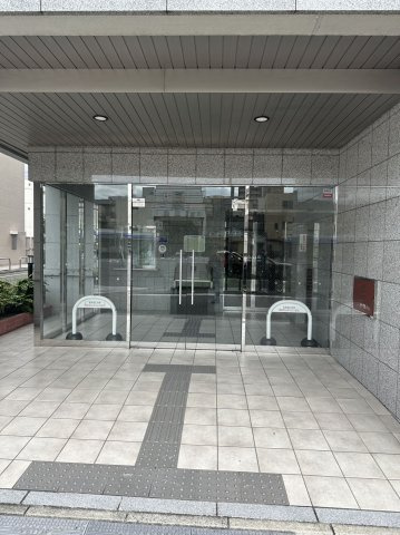 ローレルコート三条堀川のエントランス