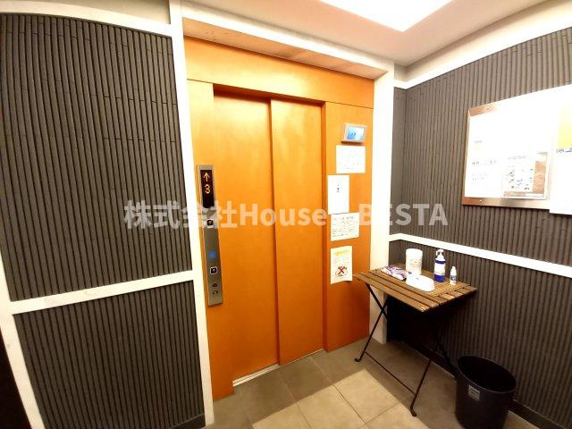 アドバンス三宮シュロスのロビー