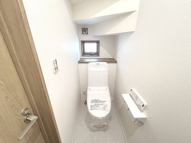 新築戸建　江南市宮後町砂場東　全10区画分譲のトイレ|トイレはシンプルな造りで、衛生的な空間を演出しています。