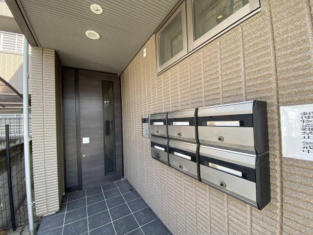 【玄関】 | ルージュ・レーヌ | エントランス　オートロック完備です