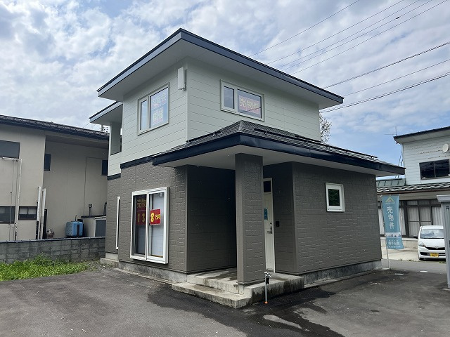 【成約特典有り】米沢市東一丁目14-1の外観|きれいな外観です！外壁塗装工事完了しました