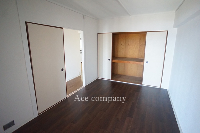 【子供部屋】 | メガロコープ平野1号棟 | 【中央：洋室6帖】押し入れ完備です♪