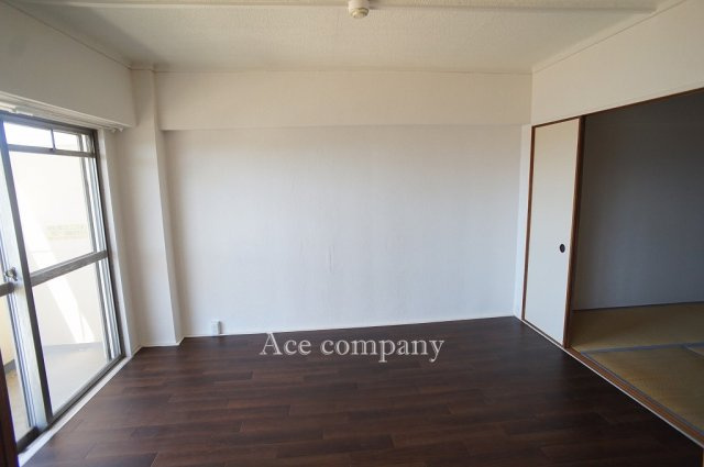 【内装】 | メガロコープ平野1号棟 | 【南側：洋室6帖】令和6年に床CF張替え済みです☆
