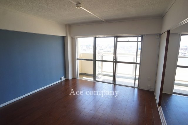 【内装】 | メガロコープ平野1号棟 | 【洋室8帖】バルコニーに面したお部屋です☆
