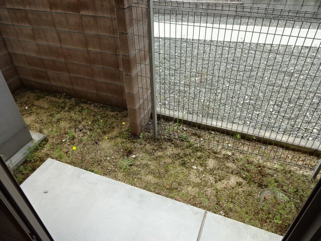 姫路市香寺町溝口のハイツのバルコニー
