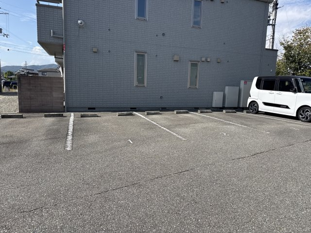クレイオの駐車場