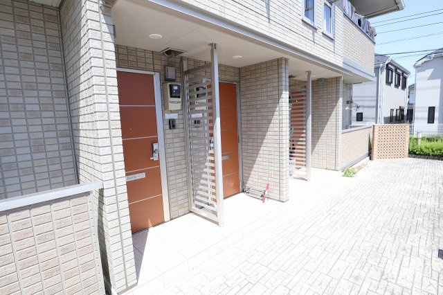 ローズコート・H　D棟のエントランス