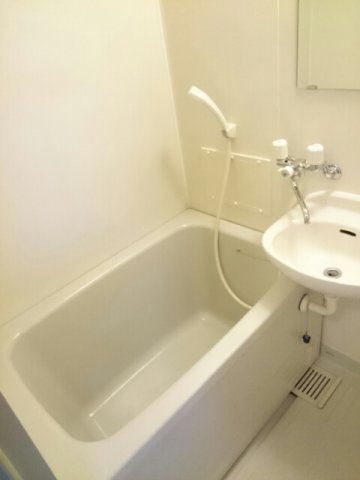 イグレック。楯　Ｂの浴室|落ち着いた空間のお風呂です