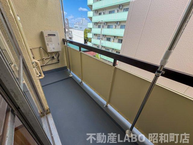 ハイツ平野駅前のバルコニー