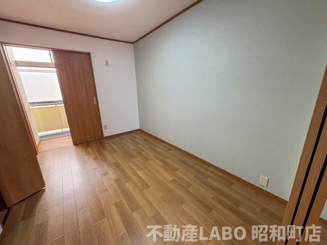 ハイツ平野駅前の洋室