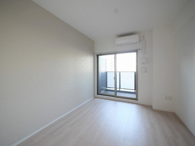 【洋室】 | Quintet NAMBA | 明るい洋室です