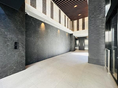 【エントランス】 | Quintet NAMBA | 毎日通るエントランスはこのようになっています