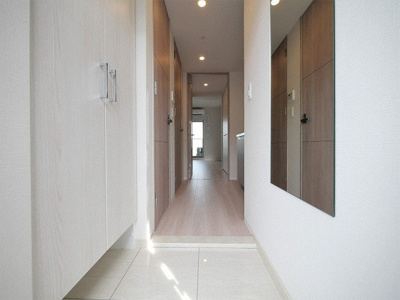 【玄関】 | Quintet NAMBA | 収納もある玄関です
