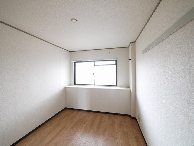 タワーア・ラ・モードの内装|ゆったりとした居間です