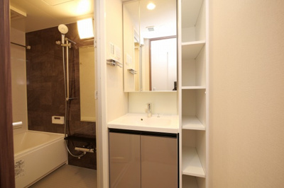 【独立洗面台】 | ルフォンプログレ堺筋本町タワーレジデンス | 独立洗面台あり、毎朝おしゃれに忙しい女性の方におすすめです