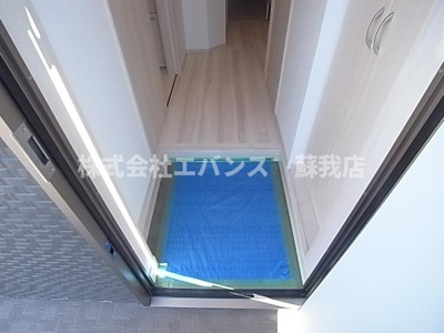 【玄関】 | エスペリオ千葉中央 | 収納もある玄関です