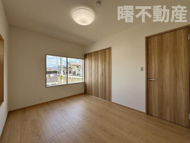 【成約特典有り】米沢市窪田町窪田1135-2の洋室|落ち着いた色調の洋室です