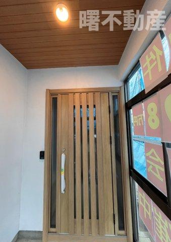 【成約特典有り】米沢市窪田町窪田1135-2の玄関|玄関ドアを交換しました。