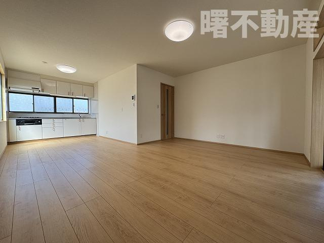 【成約特典有り】米沢市窪田町窪田1135-2の居間・リビング|ゆったり過ごせるリビングです