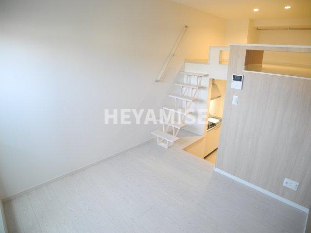 MODERN PALAZZO 多良見ICの居間・リビング