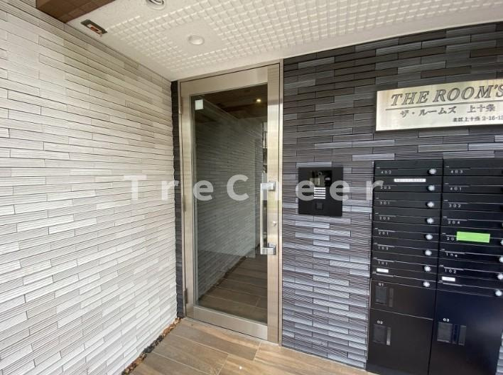 ザルームズ上十条のエントランス