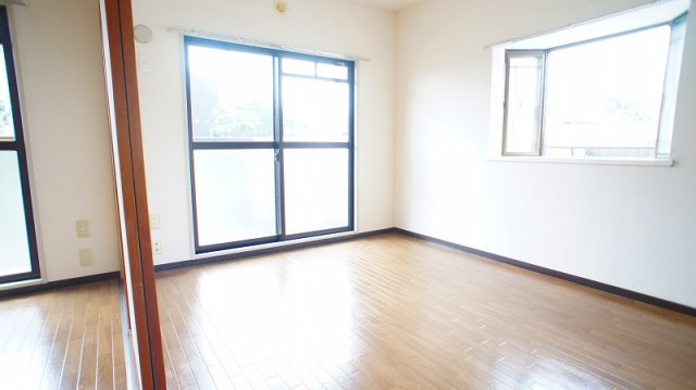 クレセントフジBの洋室