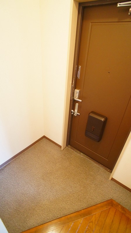 クレセントフジBの玄関