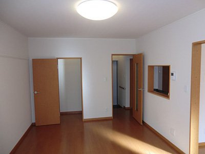 加古川市平岡町新在家１丁目のアパートの居間・リビング