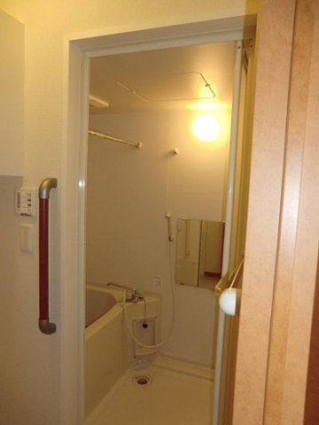 加古川市平岡町新在家１丁目のアパートの浴室