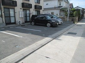 レオパレスサンフレグランスの駐車場|駐車場完備