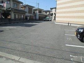加古川市野口町北野のアパートのその他|駐車場完備