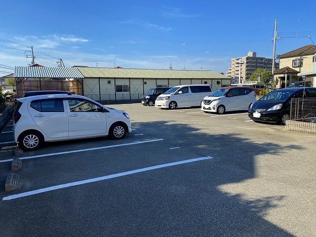 レオパレスＣＯＮＦＯＲＴ加古川の駐車場