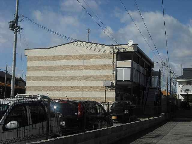 加古川市米田町平津のアパートの外観