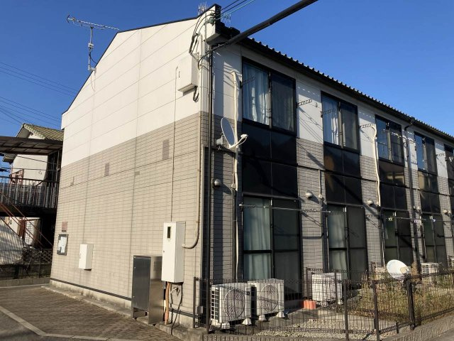 加古川市西神吉町岸のアパートの外観