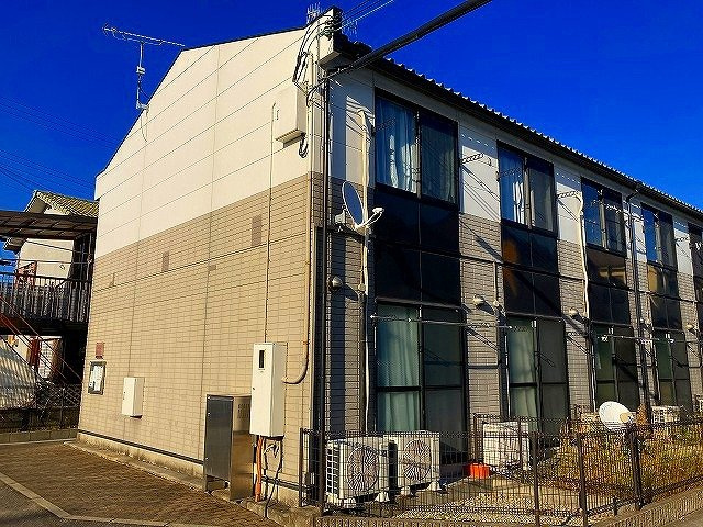 加古川市西神吉町岸のアパートの外観