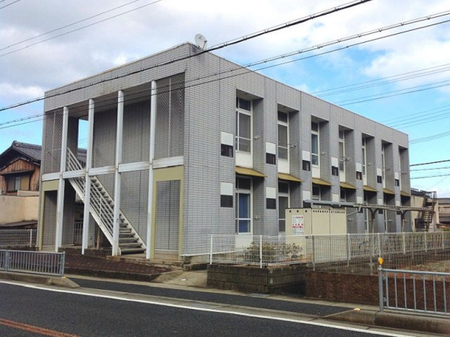 加古川市野口町坂元のアパートの外観