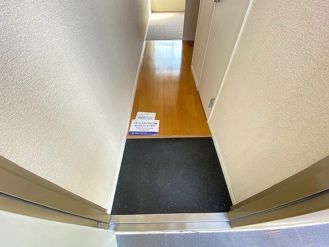 加古川市加古川町美乃利のアパートの玄関