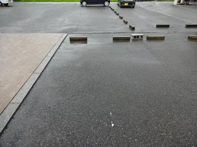 レオパレスアドミラクレールの駐車場