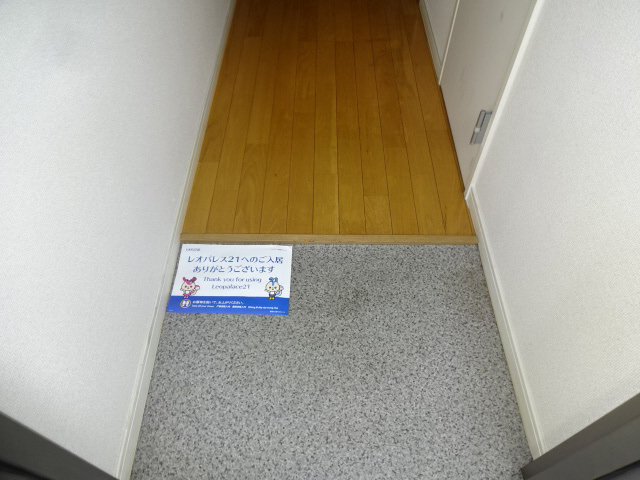レオパレスアドミラクレールの玄関