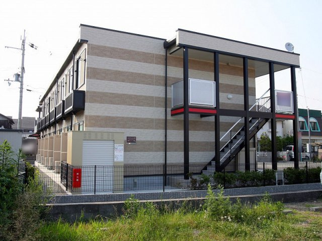 加古川市平岡町一色西２丁目のアパート