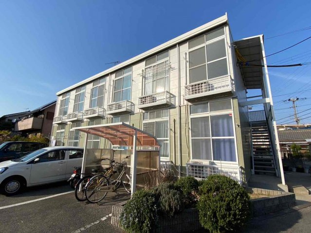 加古川市平岡町一色のアパートの外観