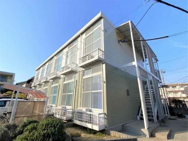 加古川市平岡町一色のアパートの外観