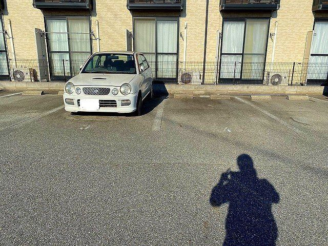 加古川市野口町古大内のアパートの駐車場