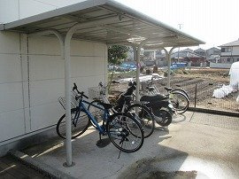 加古川市東神吉町砂部のアパートのその他共用部分|屋根付き駐輪場